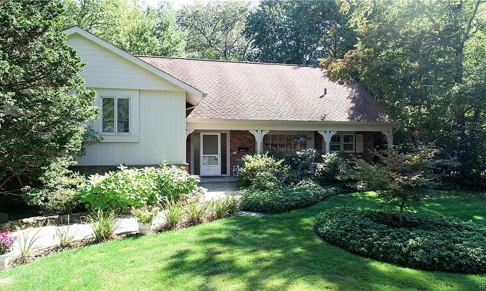 1st image of 11 Pinebrook Dr