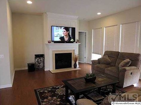 4th image of 31 Ascot Ln