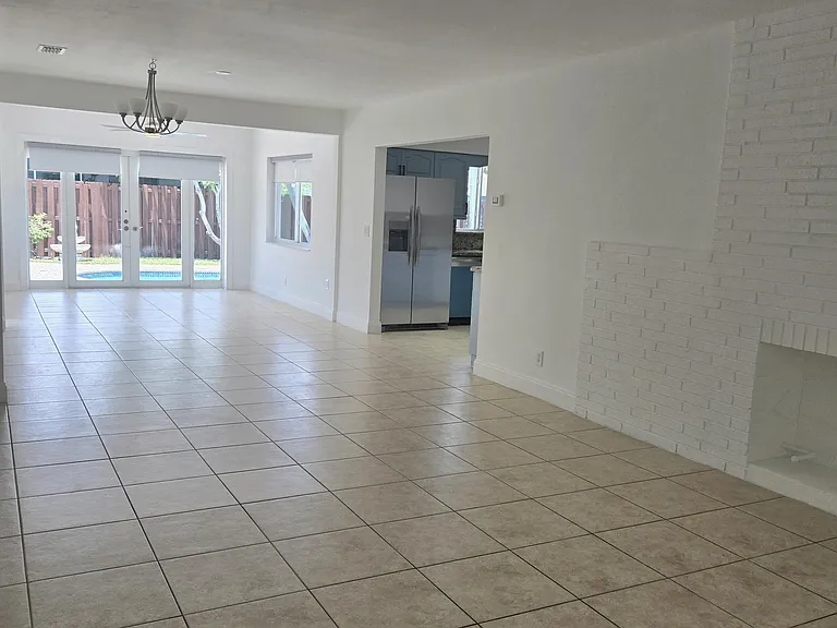 806 N 31st Ct — Photo 12