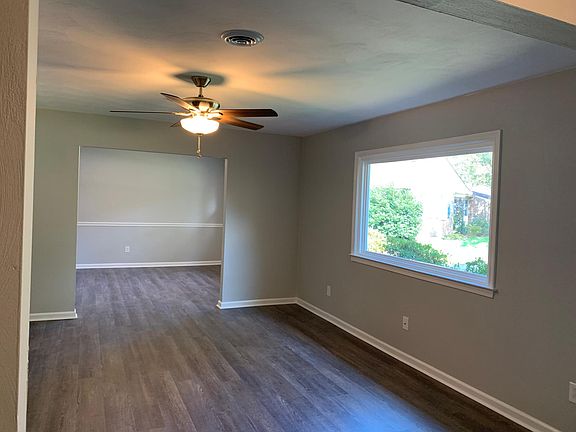 4th image of 929 Earl Of Chatham Ln