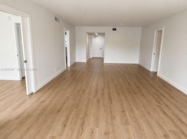 4261 W Palm Aire Dr APT 202
