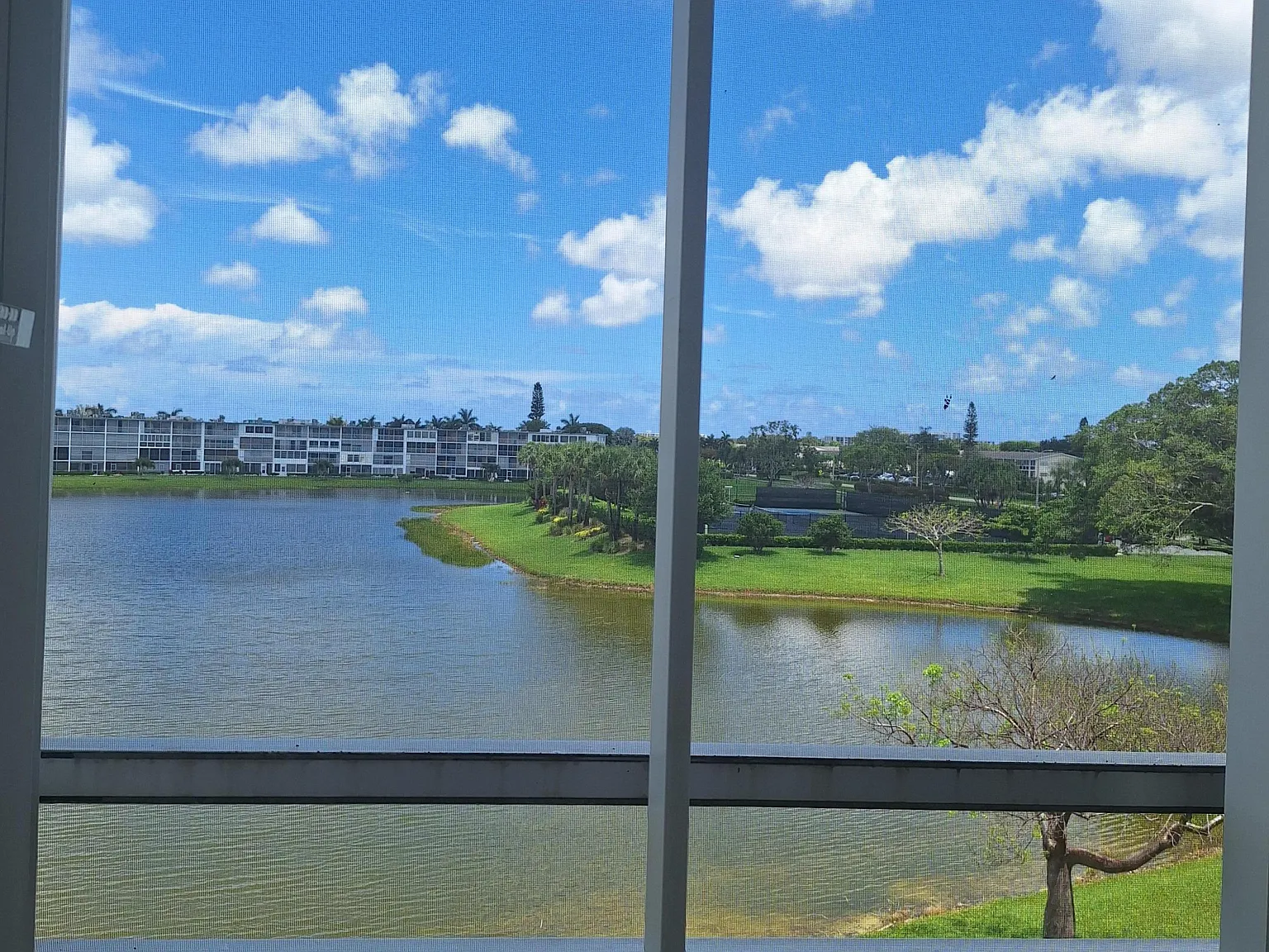 1 bed, 1.5 bath, 738 sqft, $1,550 — Photo 1