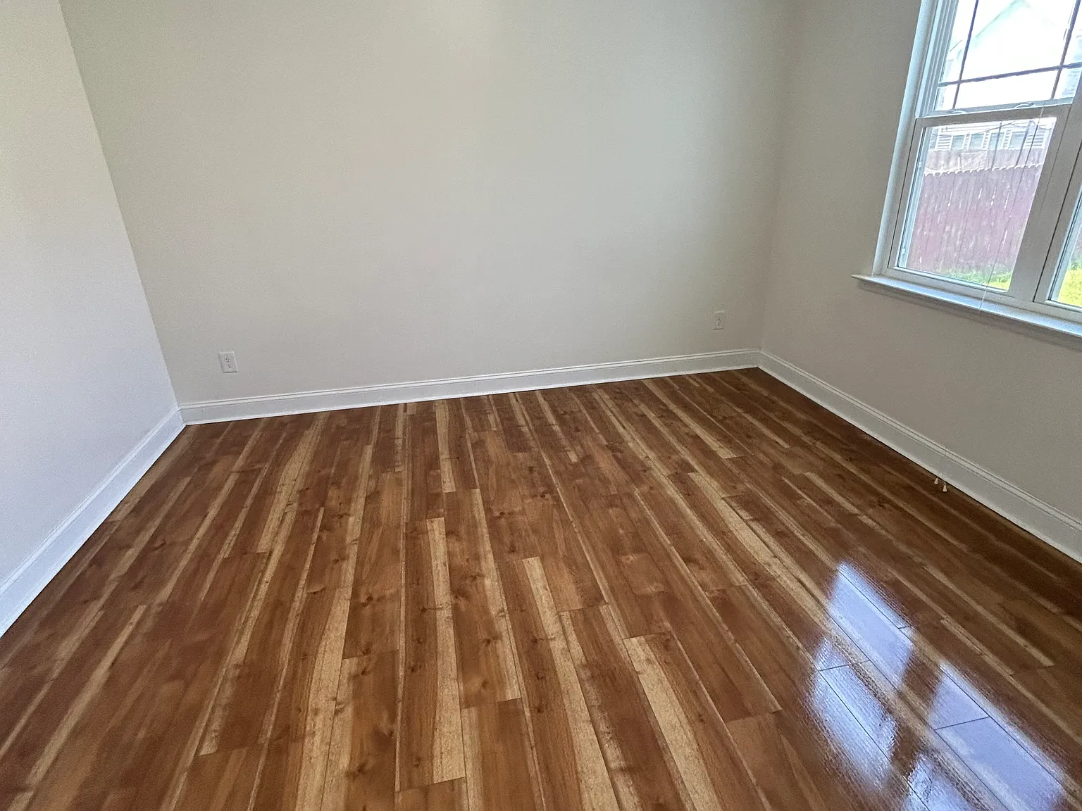 1 bed, 3046 sqft, $725 — Photo 2