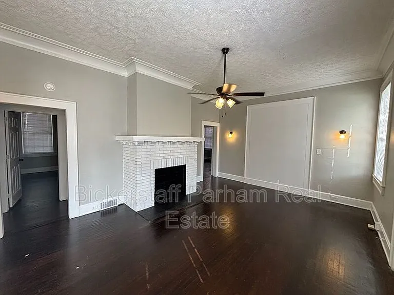 1261 Cedar Ave — Photo 2