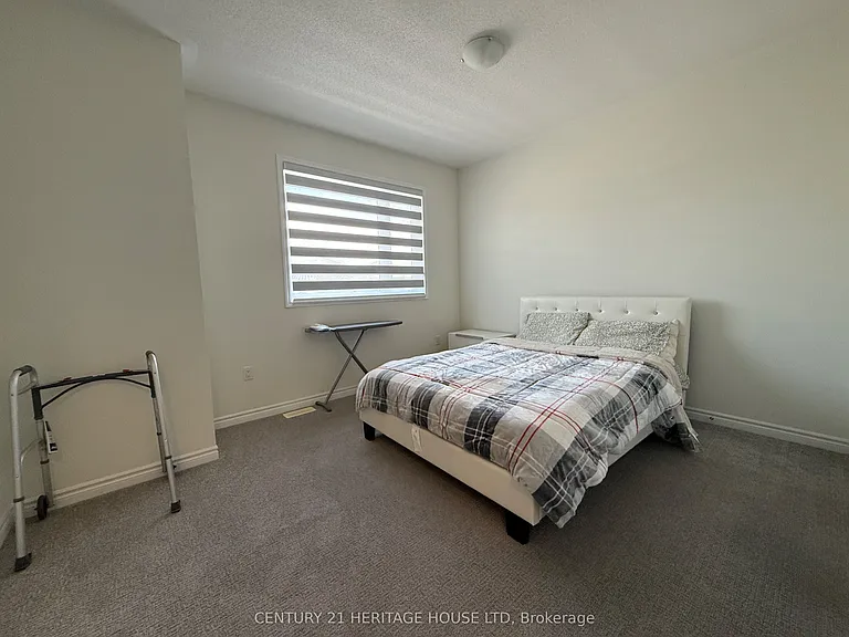 18 Dolucci Cres E — Photo 19