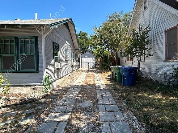 2nd image of 625 W Lullwood Ave