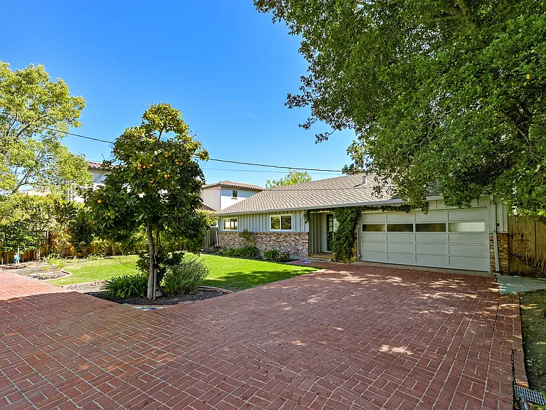 2035 El Prado St — Photo 4