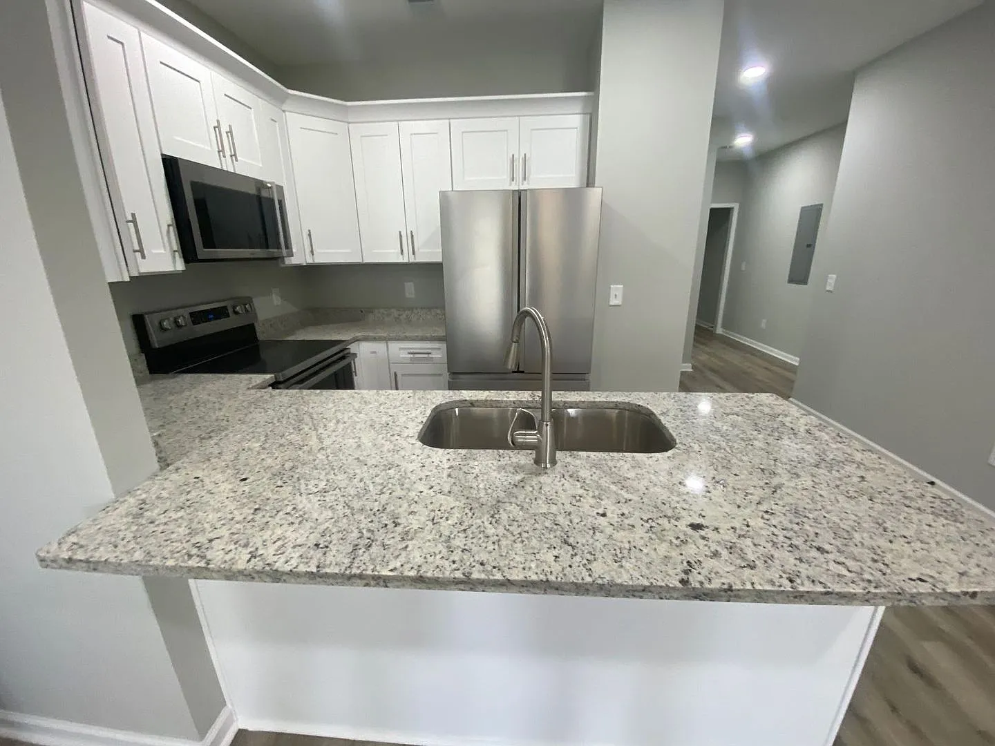 Pre-Leasing Unit A For Early August 2027 Move In! 3 Bed/ 3.5 Bath. — Photo 2