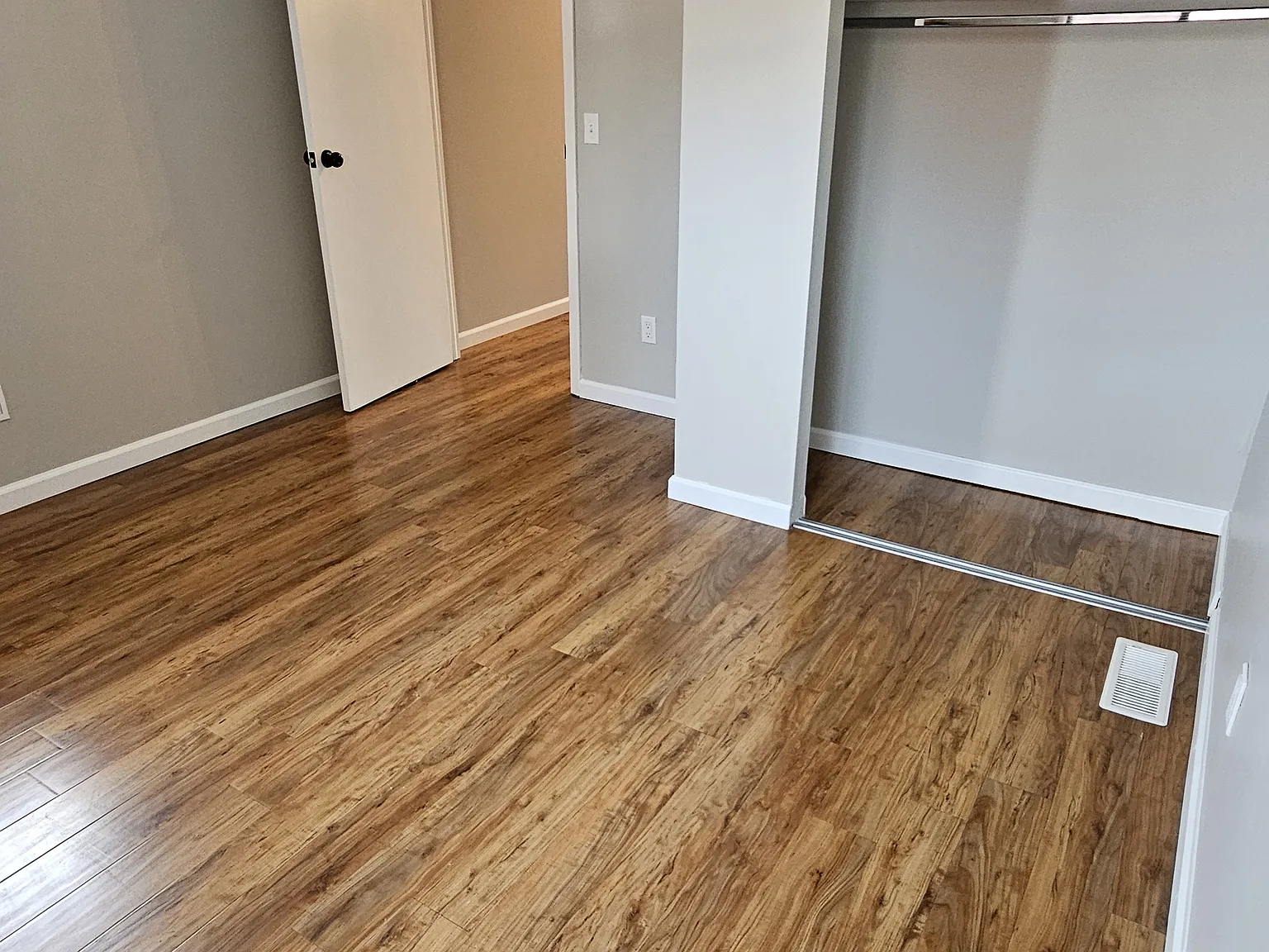 2 bed, 900 sqft, $1,800 — Photo 3