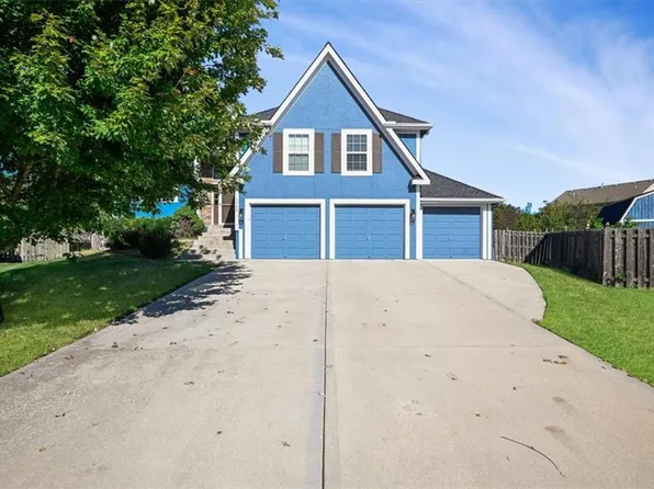 1060 Allyssa Ct, Lansing, KS 66043