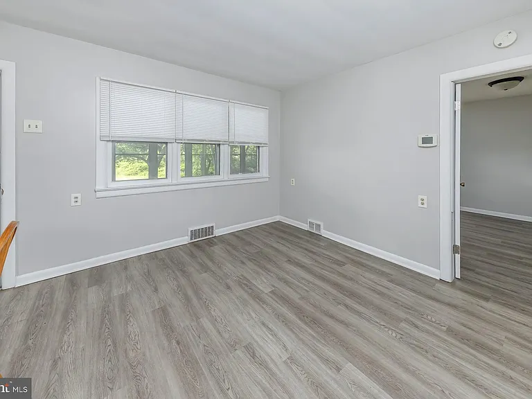 1100 Woodlawn Ave — Photo 11