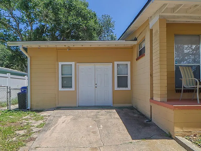 10 Barcelona Ave — Photo 35