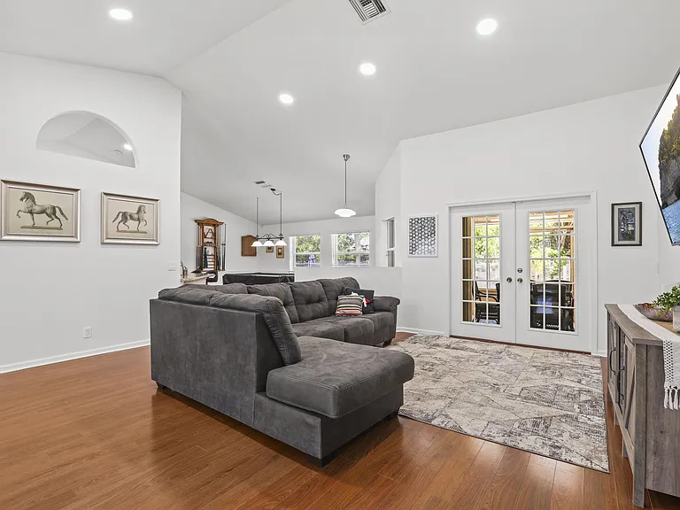 13885 Sheffield St — Photo 7