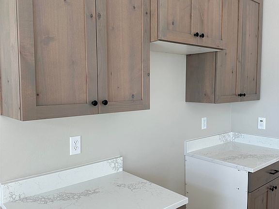 3rd image of 728 Barnwood Rd