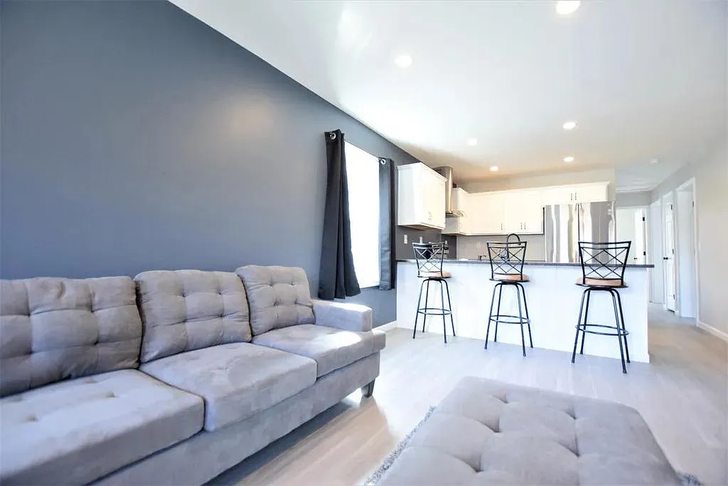1 bed, 2304 sqft, $700 — Photo 3