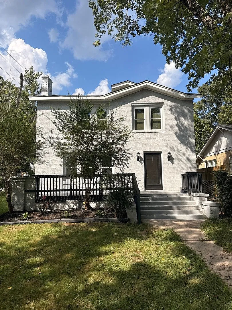 Charming 4BR House in High Point — Photo 1