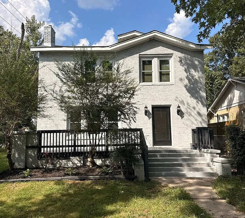 801 E Lexington Ave
