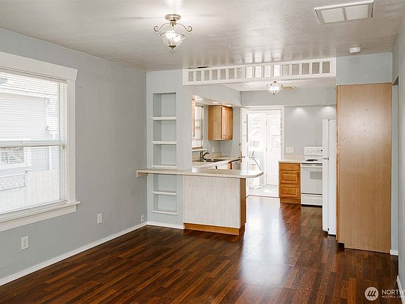 5th image of 2218 Summit Avenue
