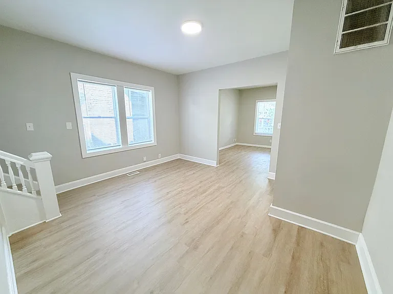 1132 N Oxford St — Photo 4