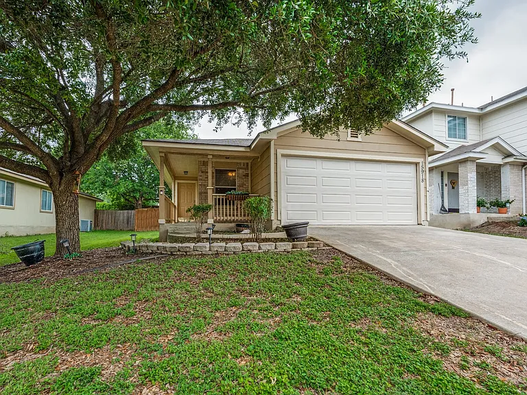 15918 Gino Park — Photo 1