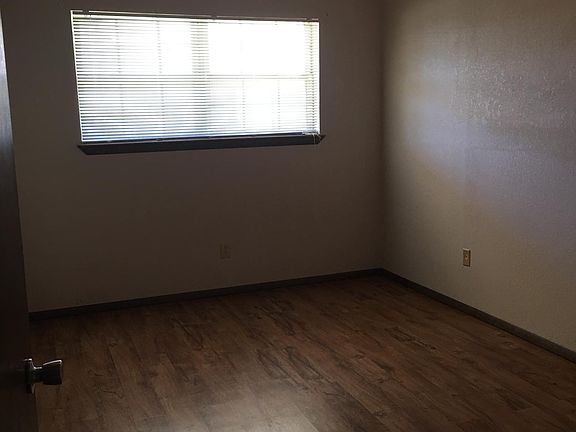 3rd image of 1027 N Wells St