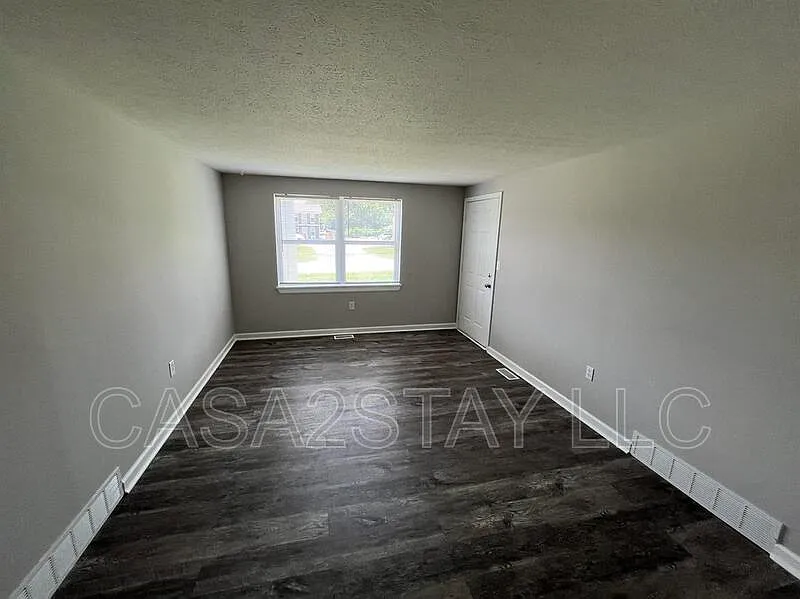 2 bed, 1.0 bath, $750 — Photo 4