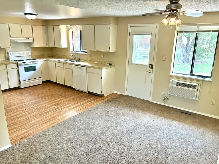 2204-2206 Albany Ct — Photo 11