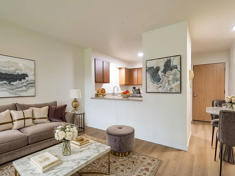 Fira Apartments — Photo 6