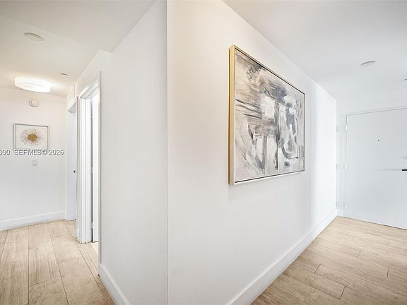 3rd image of 600 NE 27th St APT 1402