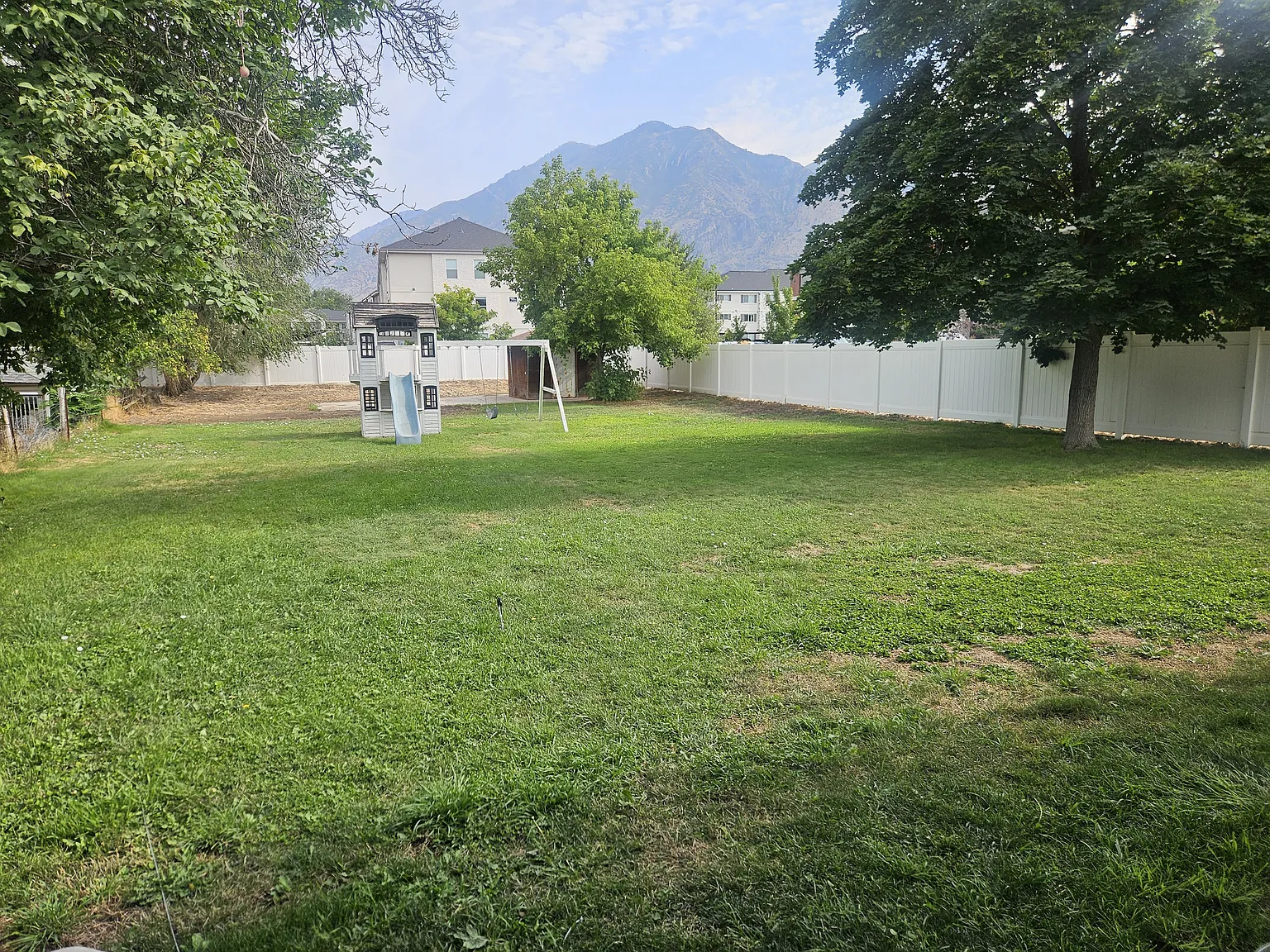 3 bed, 1000 sqft, $1,500 — Photo 2