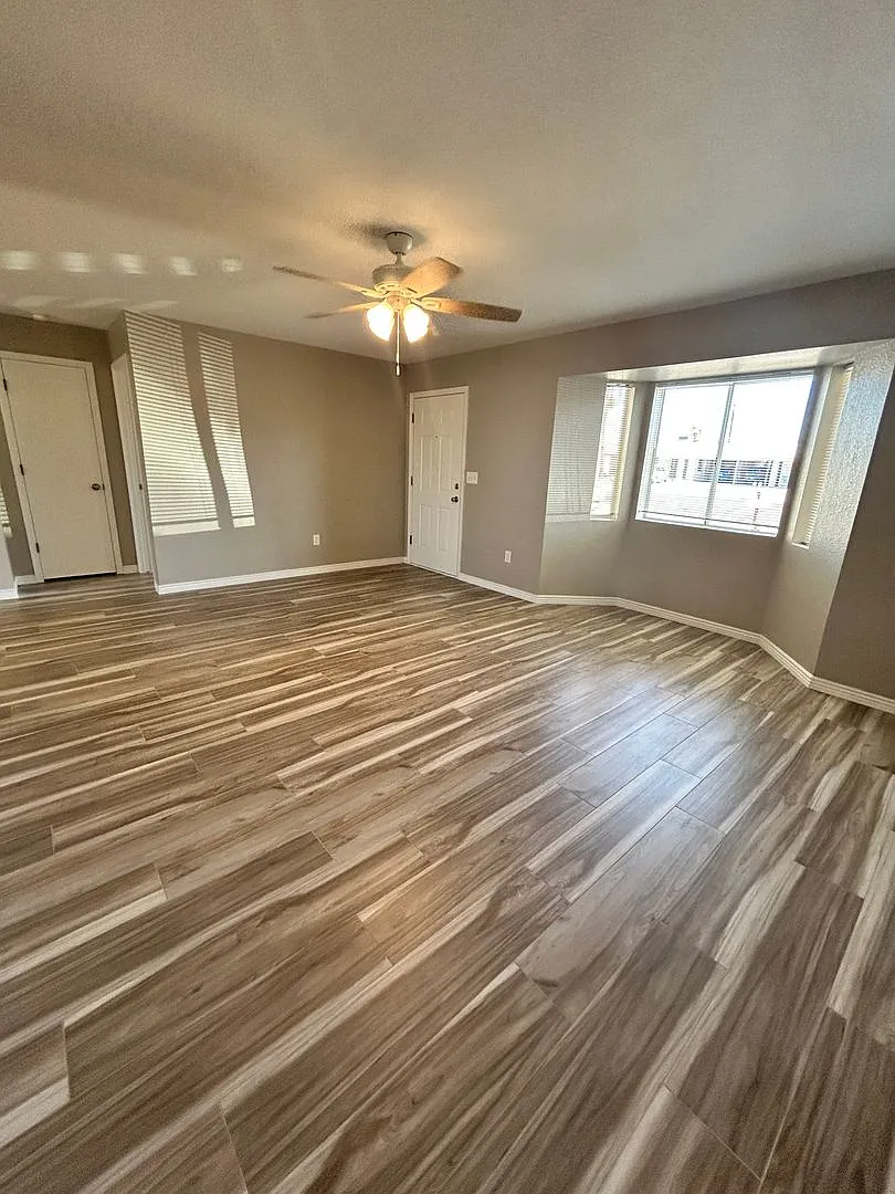 1111 Shorewood Circle — Photo 4