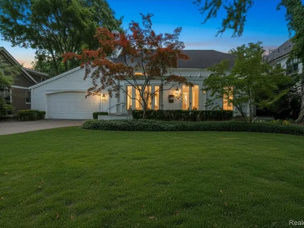 209 Chesterfield Ave, Birmingham, MI 48009