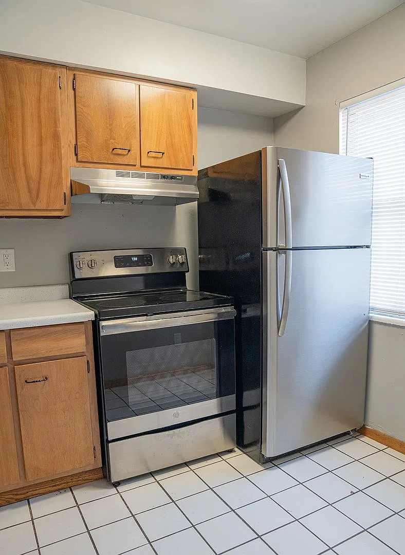 152 Chittenden 2 bedroom 1 1/2 bath townhouses — Photo 4