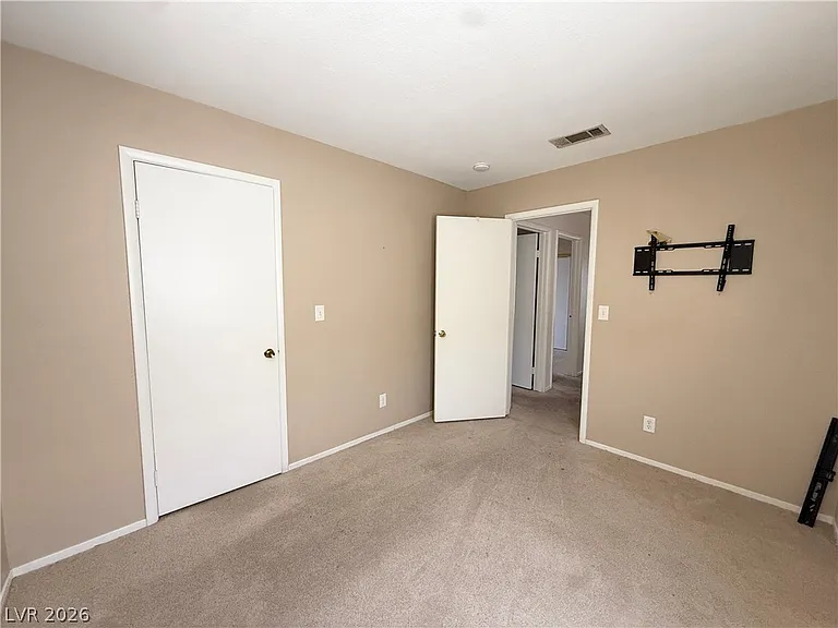 2066 Waverly Cir — Photo 14