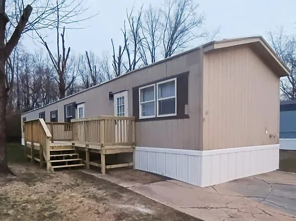 46 Deerwood Park, Centralia, IL 62801