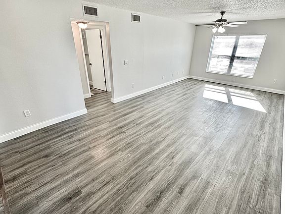 4th image of 150 41st Ave N APT 403