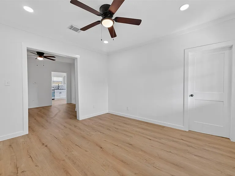 2202 Hutchins St #D — Photo 19