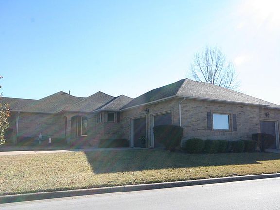 2nd image of 806 W Blackberry Ln
