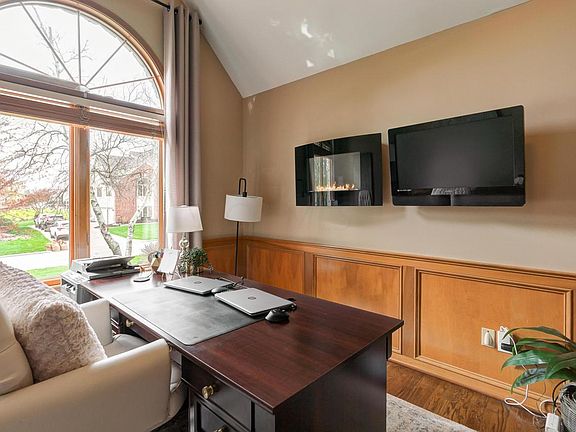 5th image of 5853 N Tarton Cres