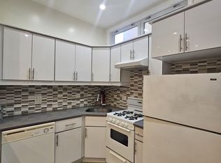 31-73 41st St #2R, Astoria, NY 11103