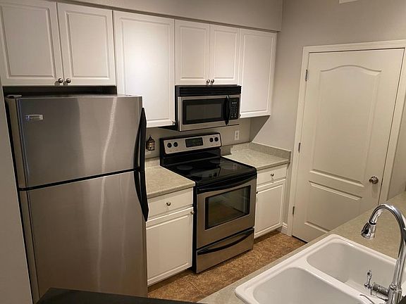 4th image of 1701 E Colter St Unit 106