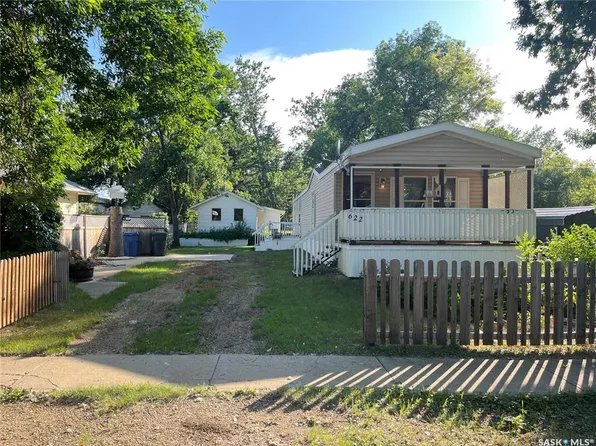 622 BERTRAND AVENUE, Radville, SK S0C 2G0