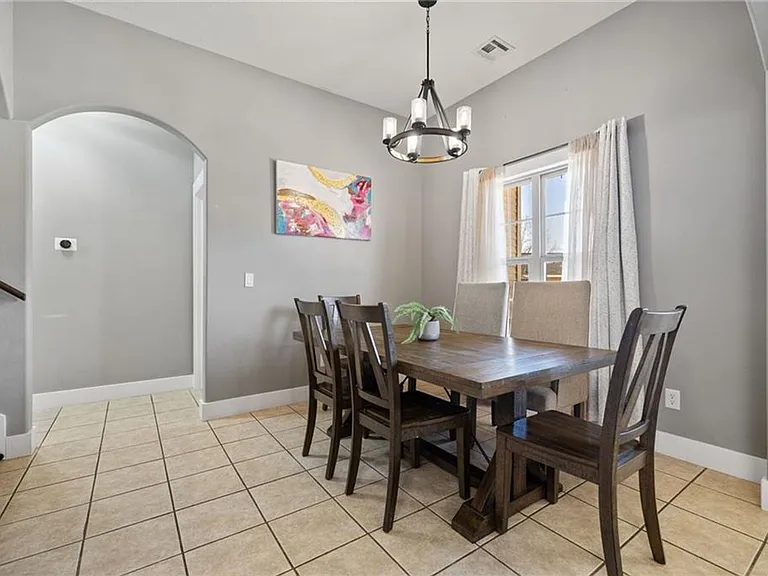 1406 N Latisha Ln — Photo 32