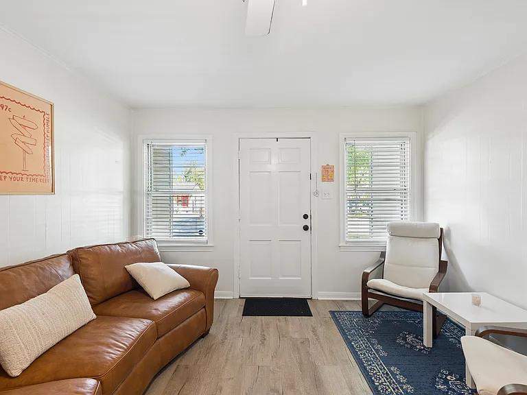2821 S Hills Ave — Photo 10