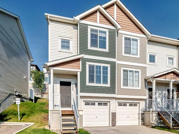 152 SE Pantego Ln NW, Calgary, AB T3K 0T1