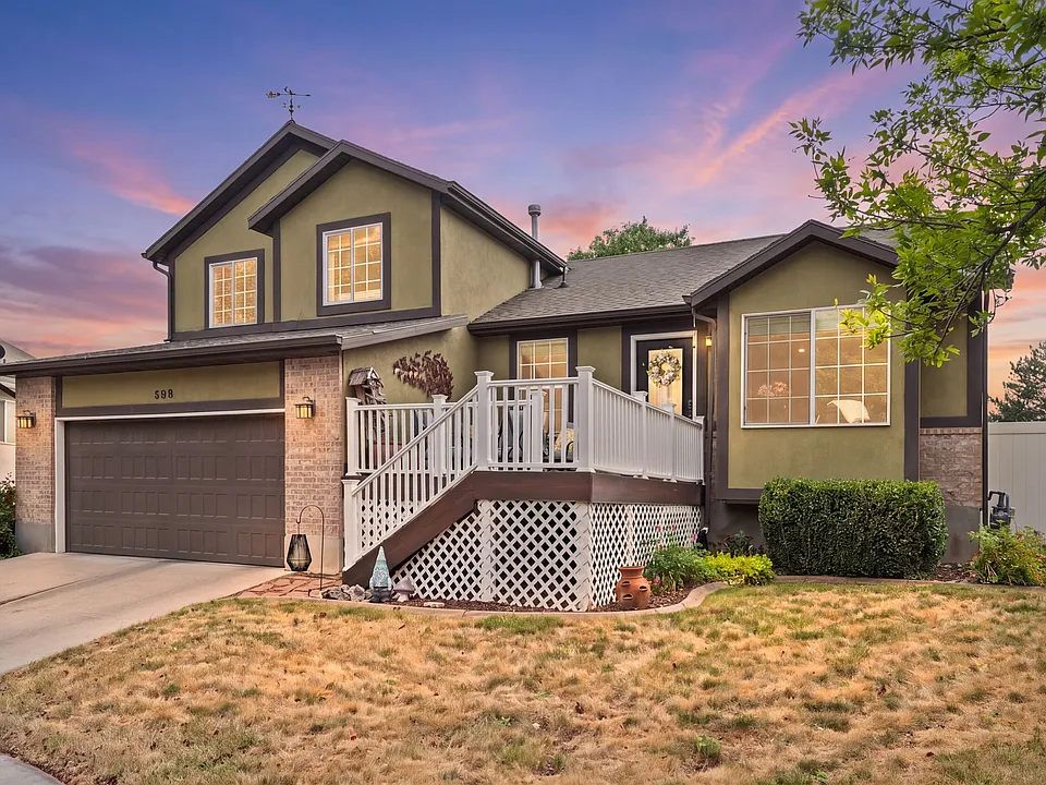 589 N Riverwalk Dr
