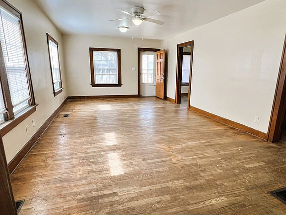 1508 S Pattie living room 1_12242024