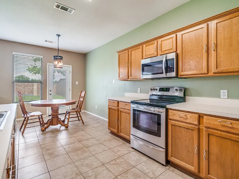 3646 Hawthorne Trl — Photo 10