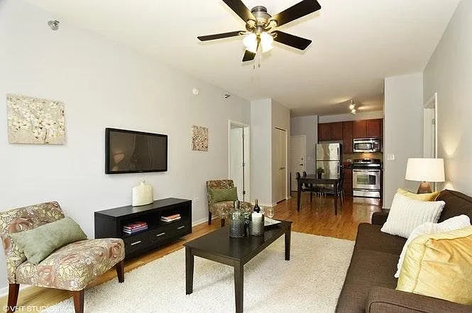 1 E 8th St #1014 — Photo 3