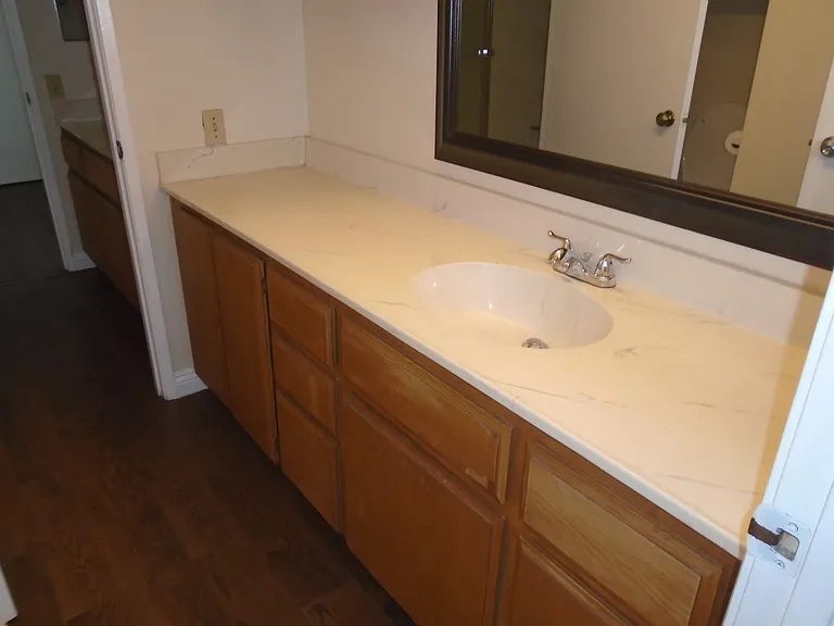 239 W Dexter St #E — Photo 5